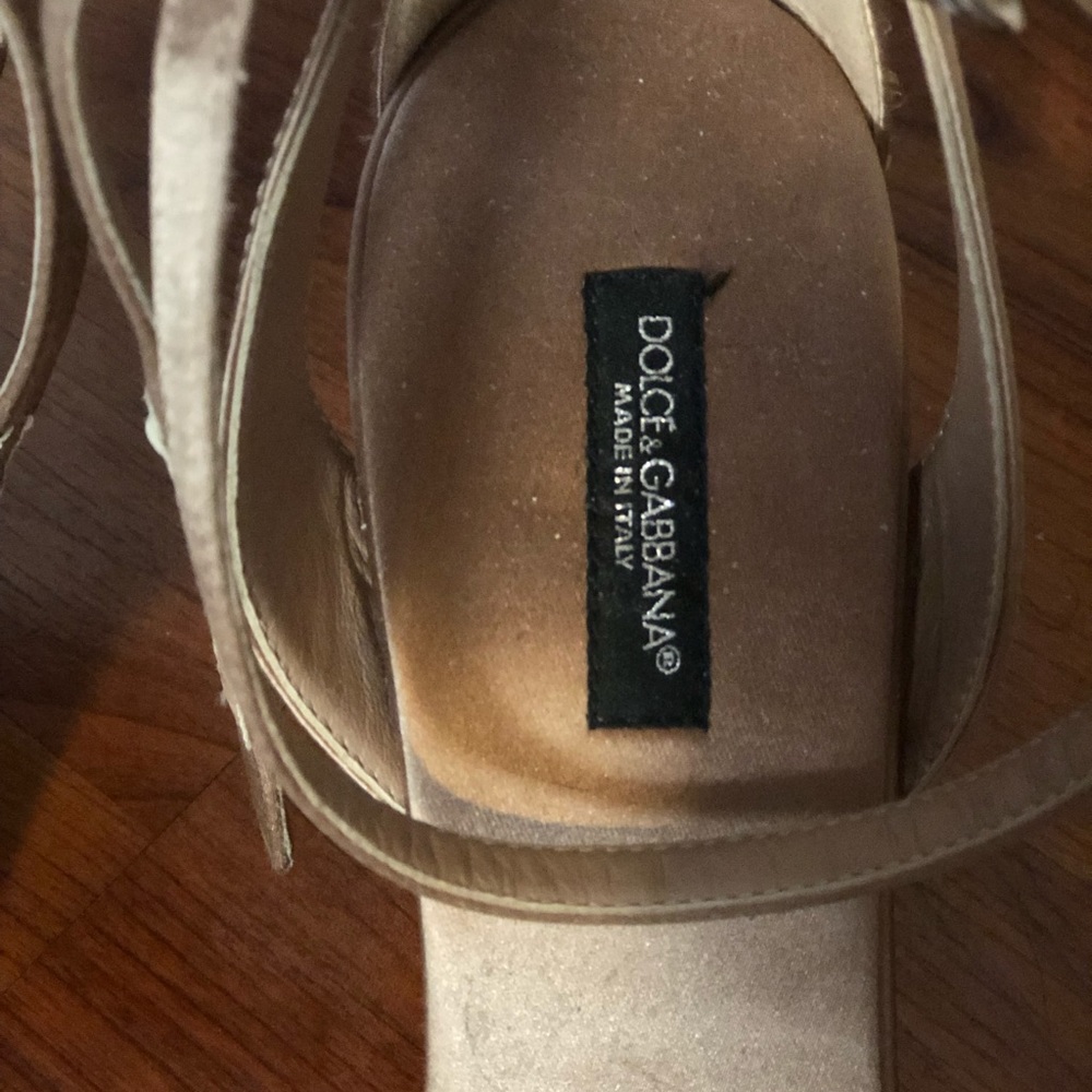 Dolce Gabbana vero cuoio nude studded pump